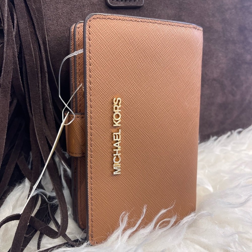 MICHAEL KORS Medium Crossgrain Leather Bifold Wallet ZP CN
Luggage
NWT